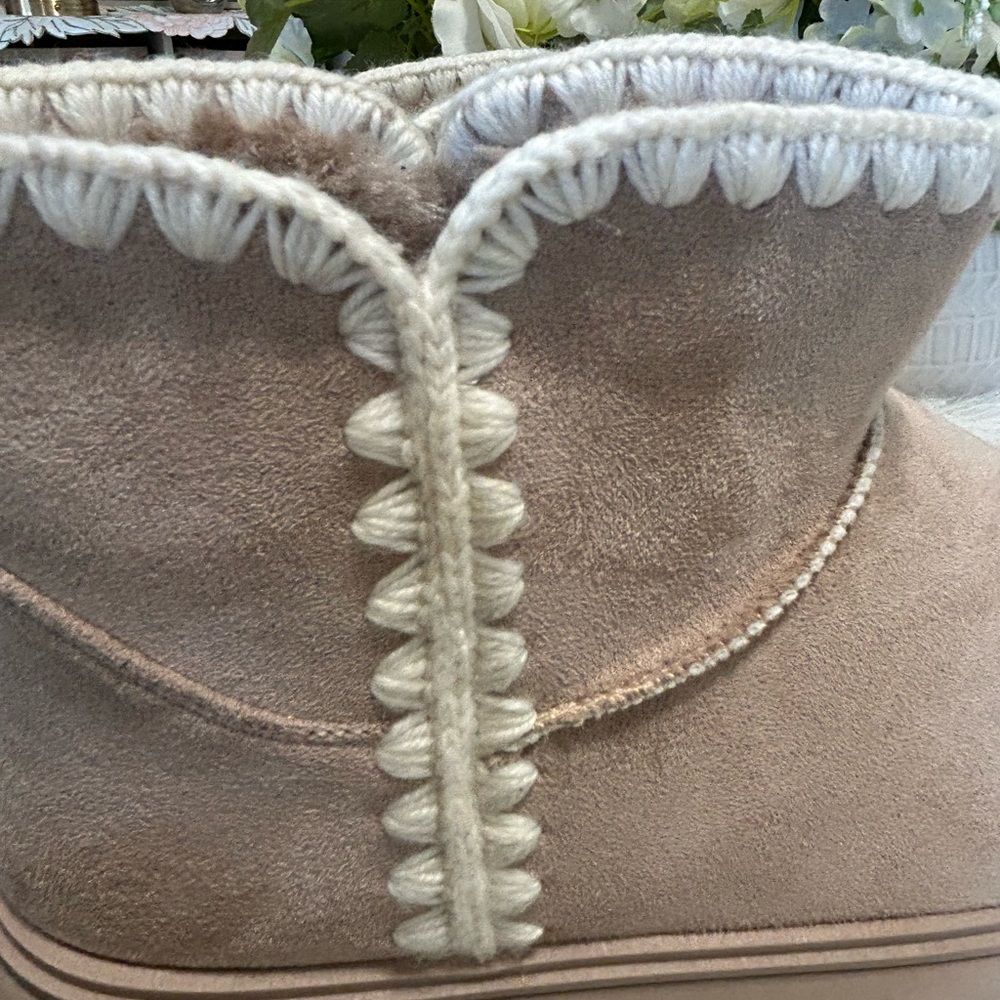 NEW C. EST. 1946 Taupe Size 10 Cozy Suede Short Winter Boot - Picture 4 of 7